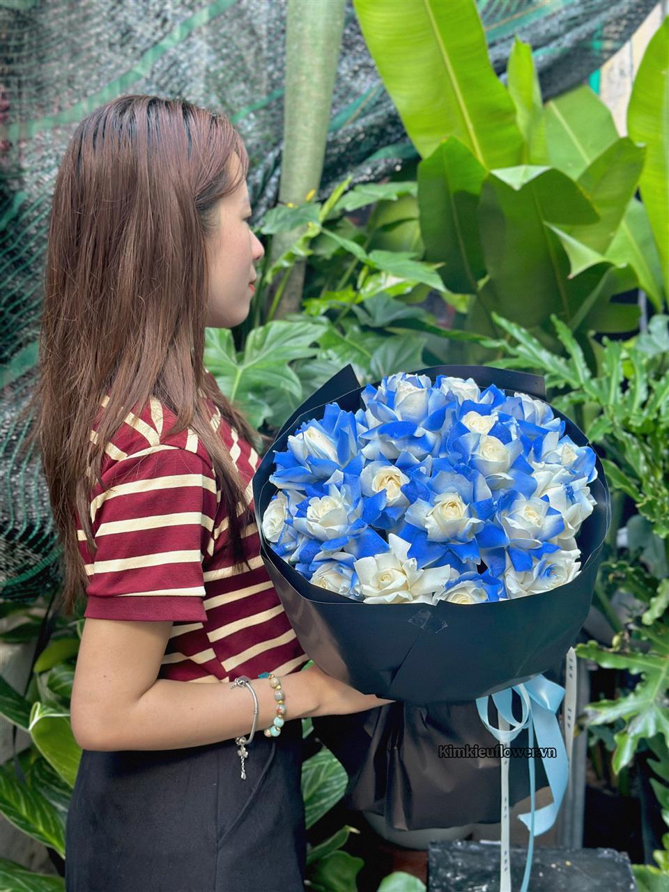 bó hoa tròn tone xanh dương 